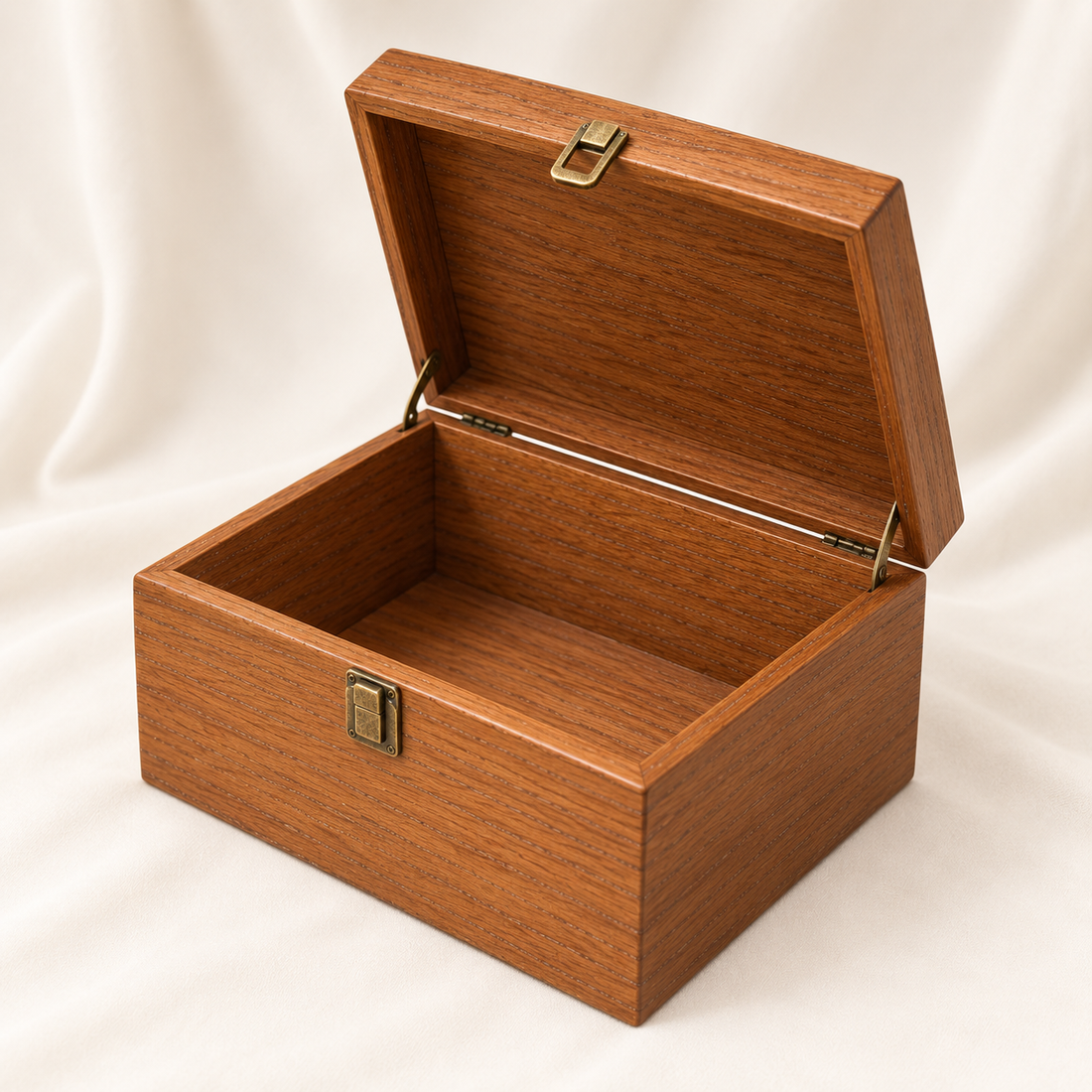 Personalized Otter Keepsake Box – Engraved Couple Memory Box with Names